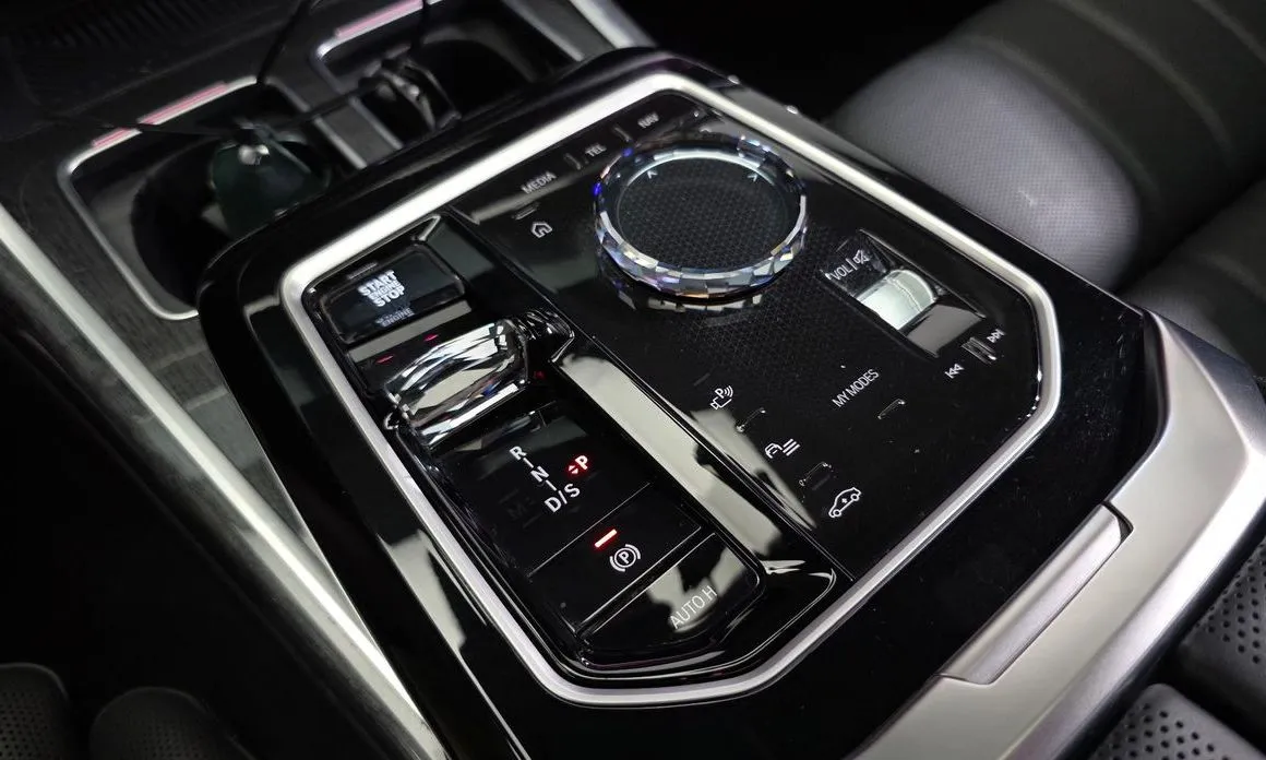 BMW 7-Series 2024 из KR, фото 9