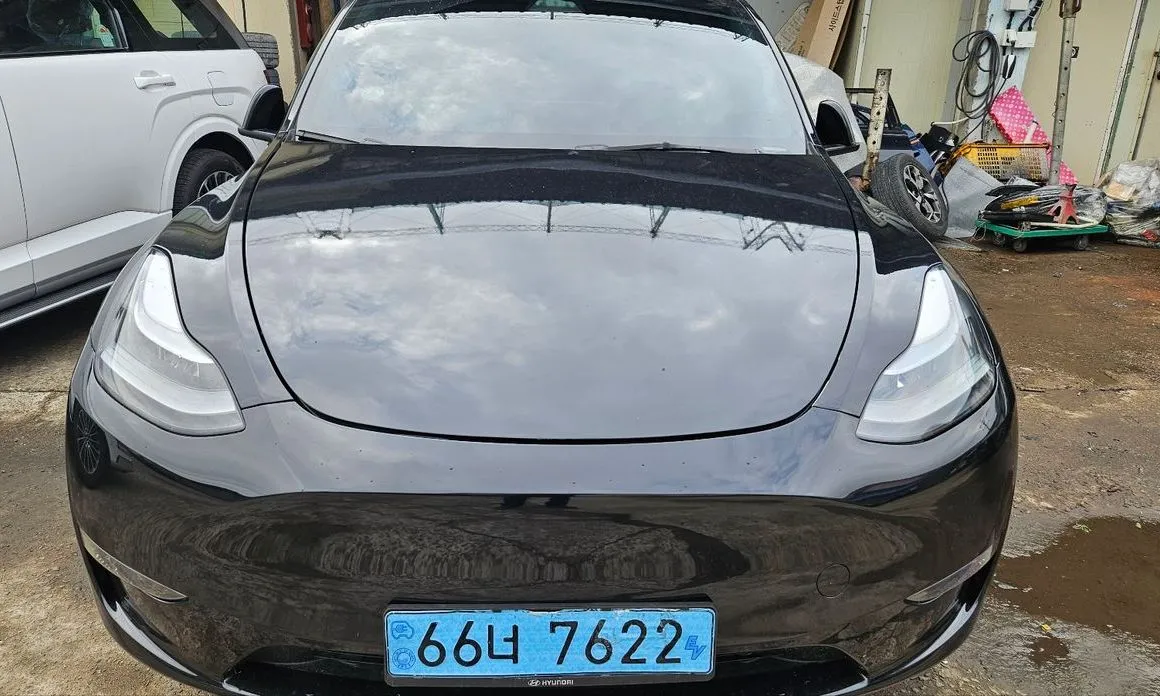 Tesla Model Y — фото 1
