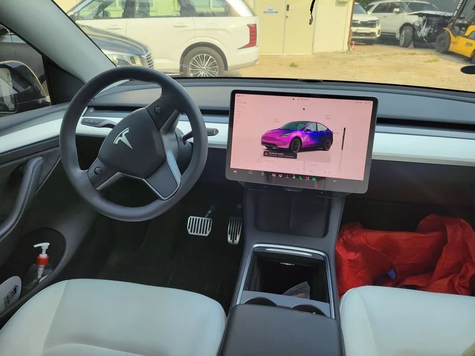 Tesla Model Y — фото 8