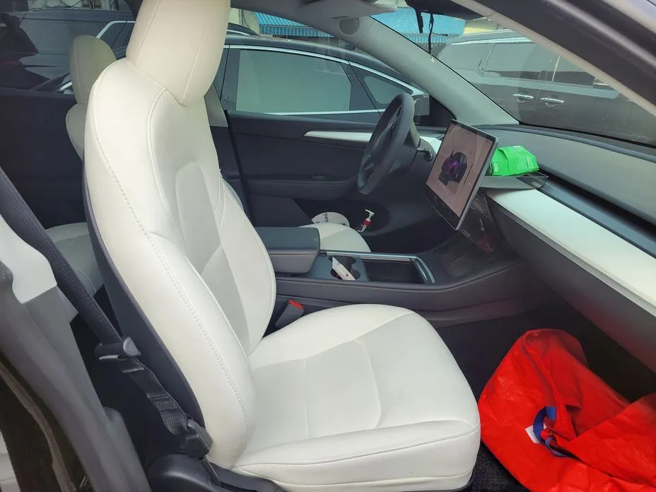 Tesla Model Y — фото 10