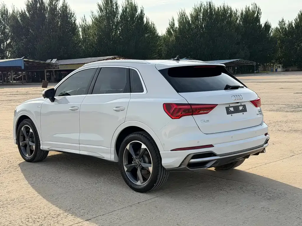 Audi Q3 — фото 10