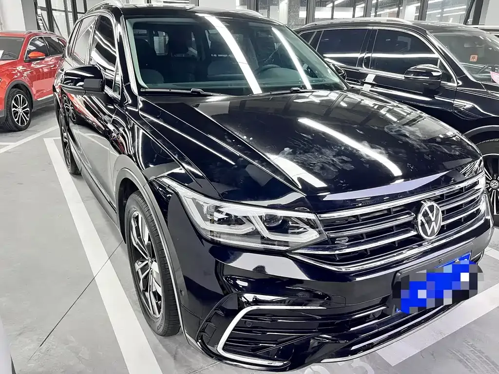 Volkswagen Tiguan L — фото 10