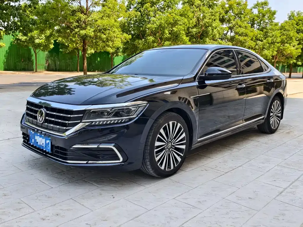 Volkswagen Passat — фото 1