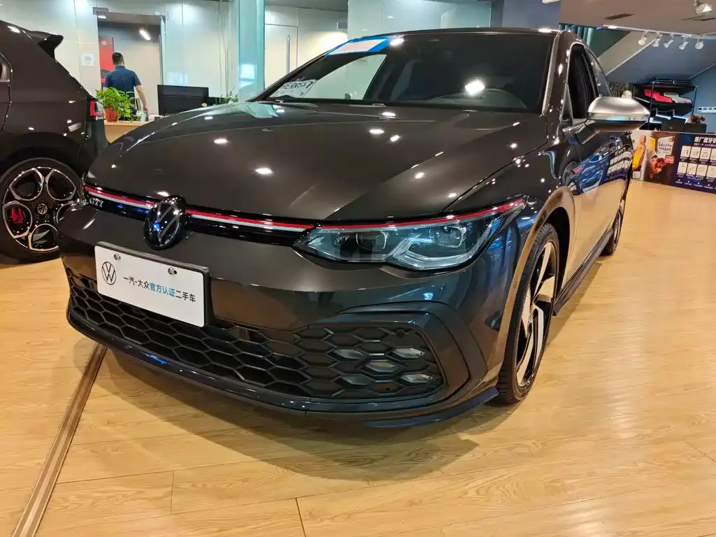 Volkswagen Golf GTI — фото 1