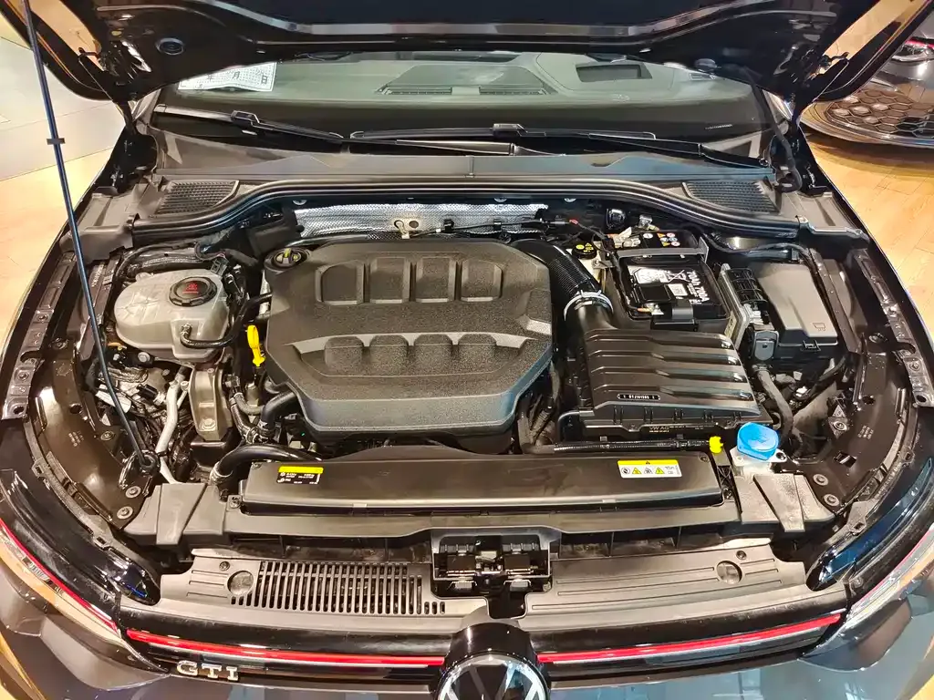 Volkswagen Golf GTI — фото 4