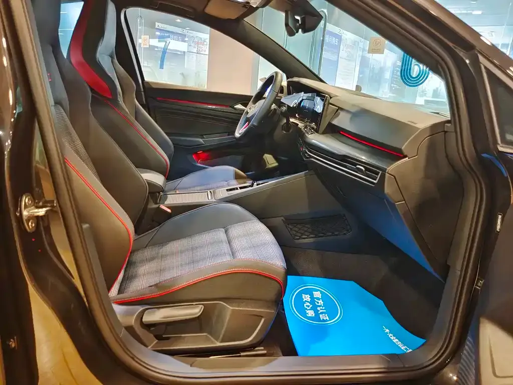 Volkswagen Golf GTI — фото 10