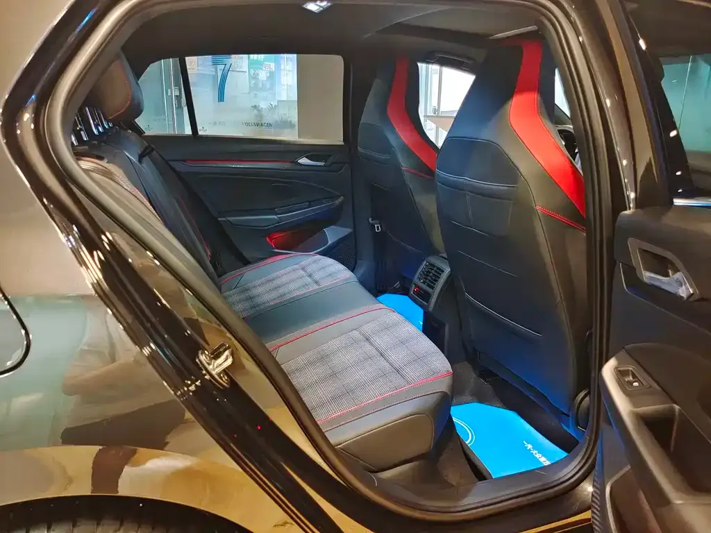 Volkswagen Golf GTI — фото 8