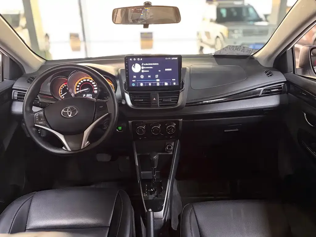 Toyota Yaris L — фото 8
