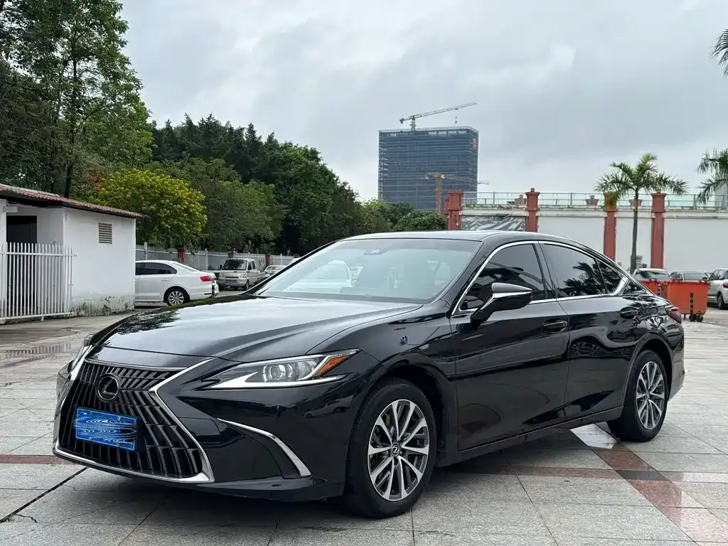 Lexus ES — фото 1