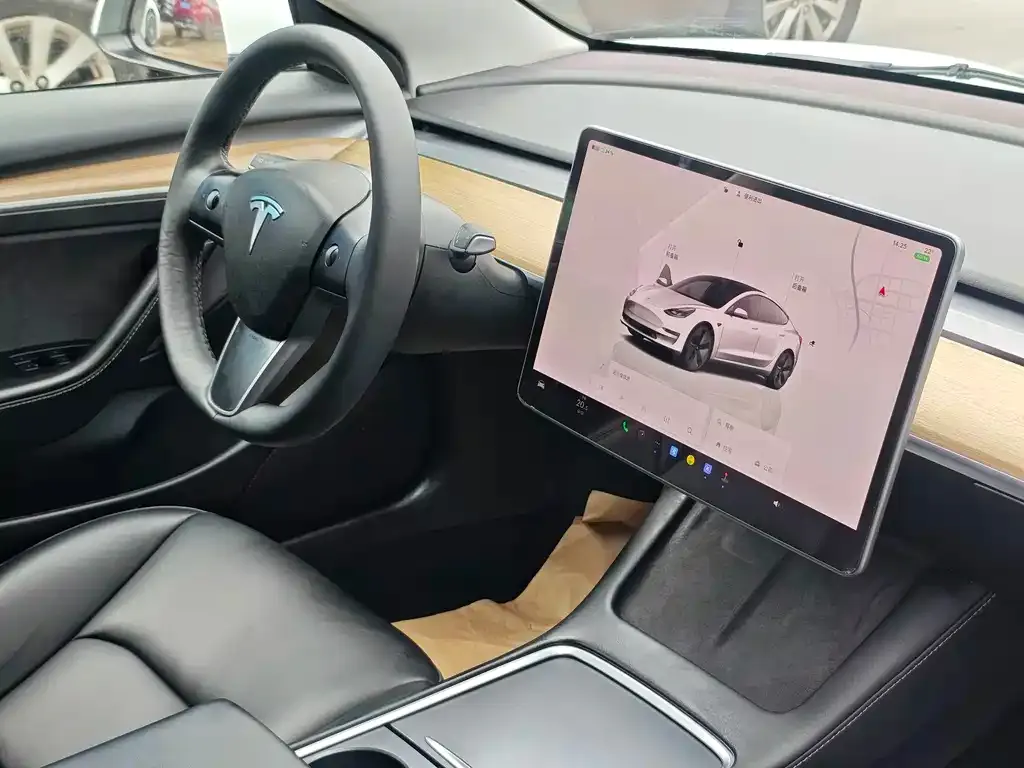 Tesla Model 3 — фото 2