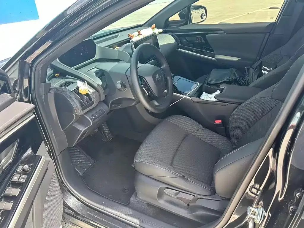 Toyota bZ4X 2023 из CN, фото 4