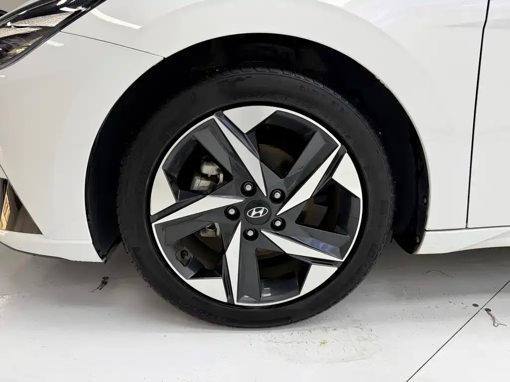 Hyundai Elantra — фото 4