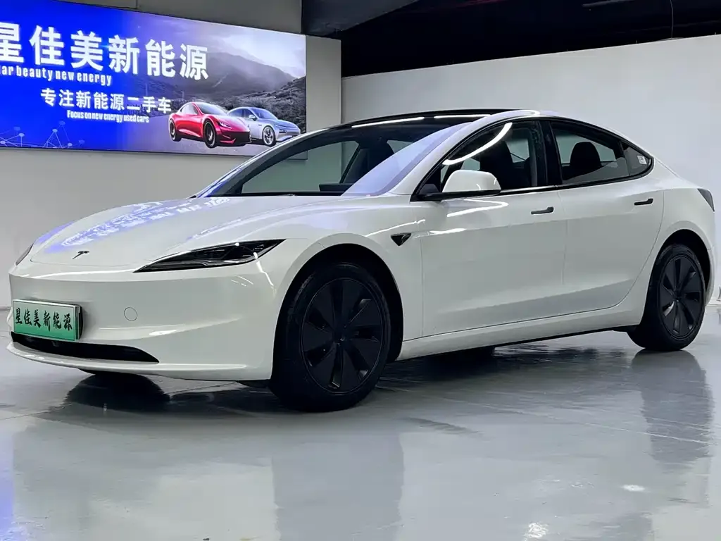 Tesla Model 3 — фото 1