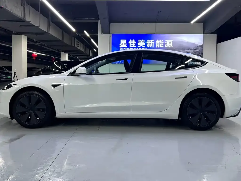 Tesla Model 3 — фото 9