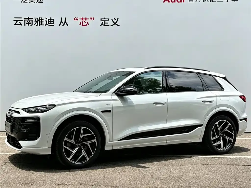 Audi Q6L e-tron — фото 1