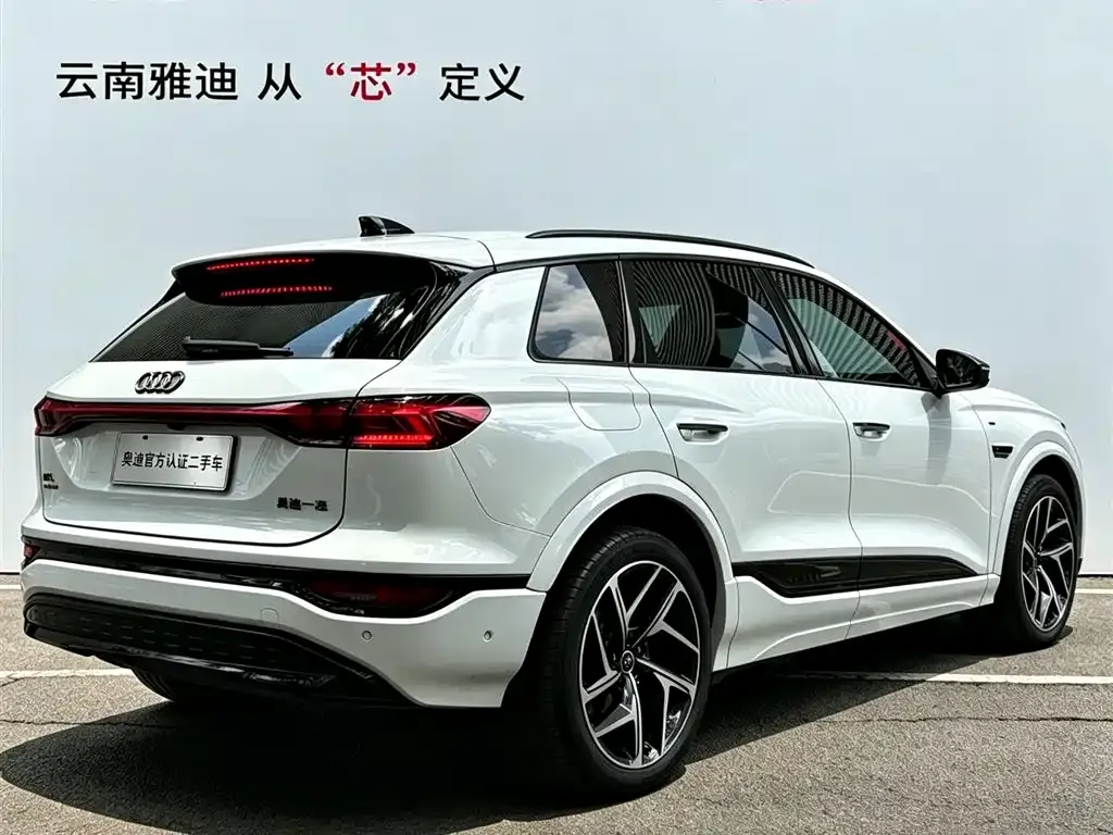 Audi Q6L e-tron — фото 2