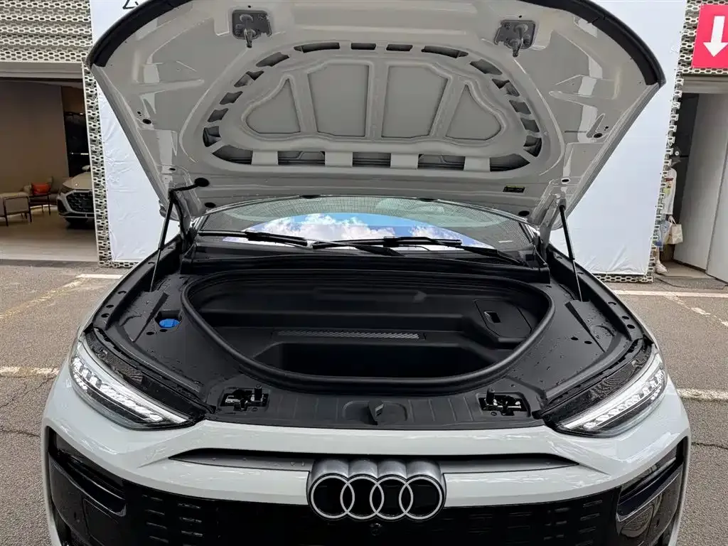 Audi Q6L e-tron — фото 3