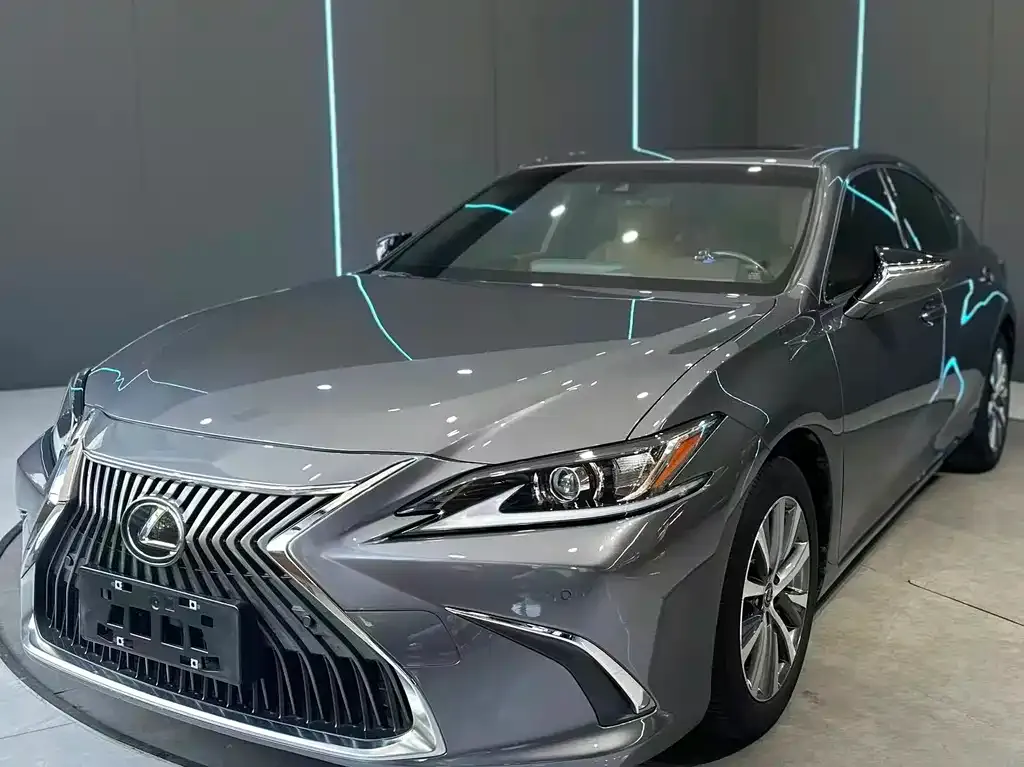 Lexus ES — фото 1