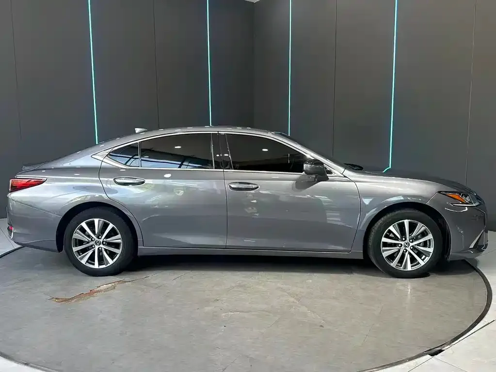 Lexus ES — фото 10