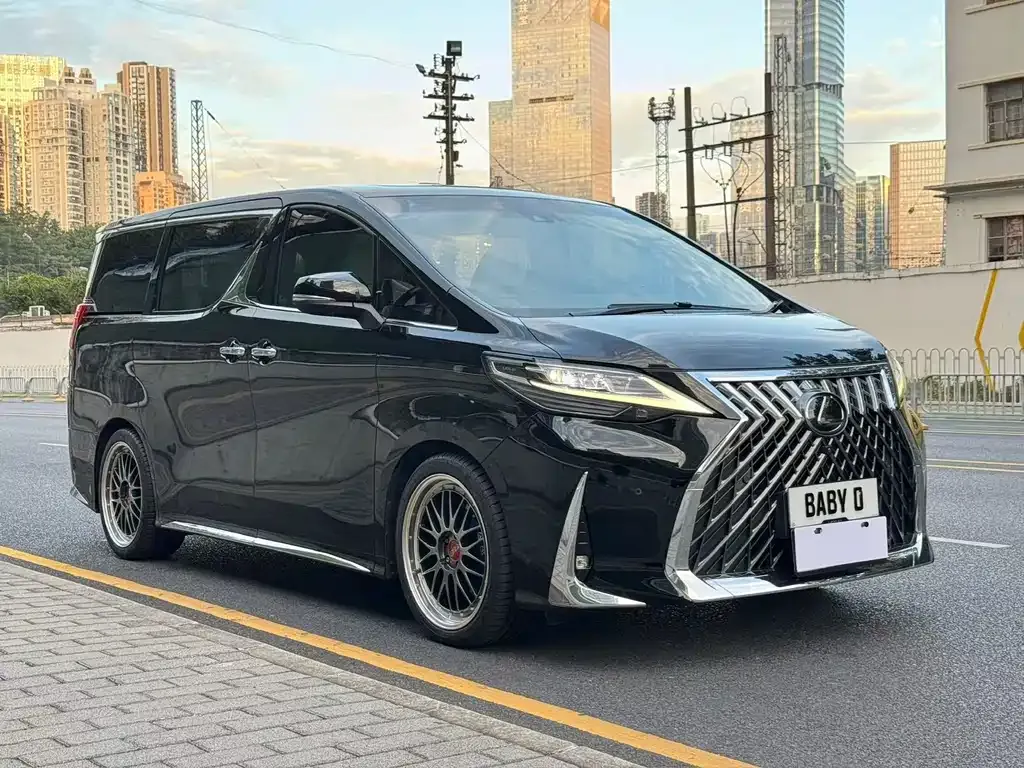 Lexus LM — фото 4