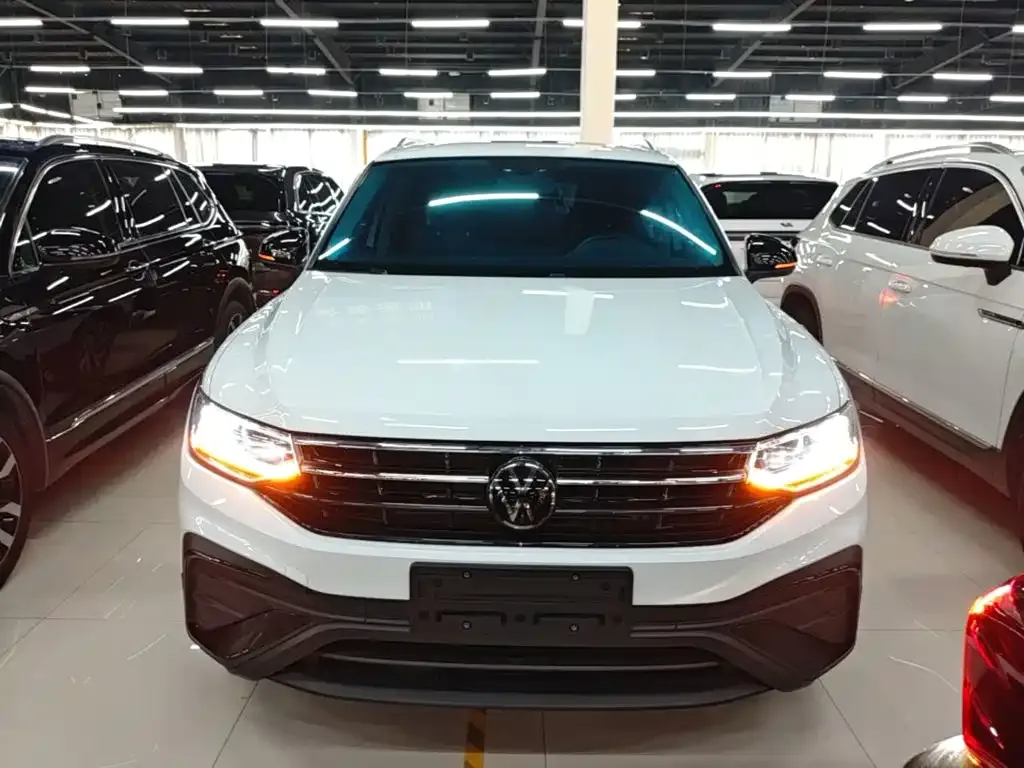 Volkswagen Tiguan L — фото 3
