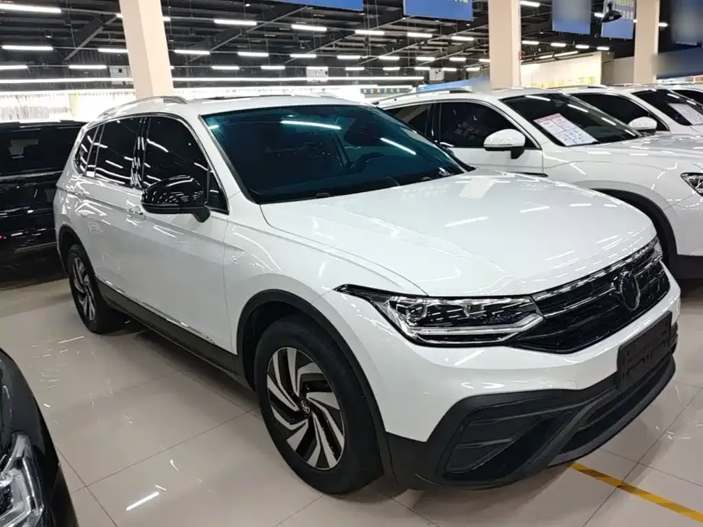 Volkswagen Tiguan L — фото 7