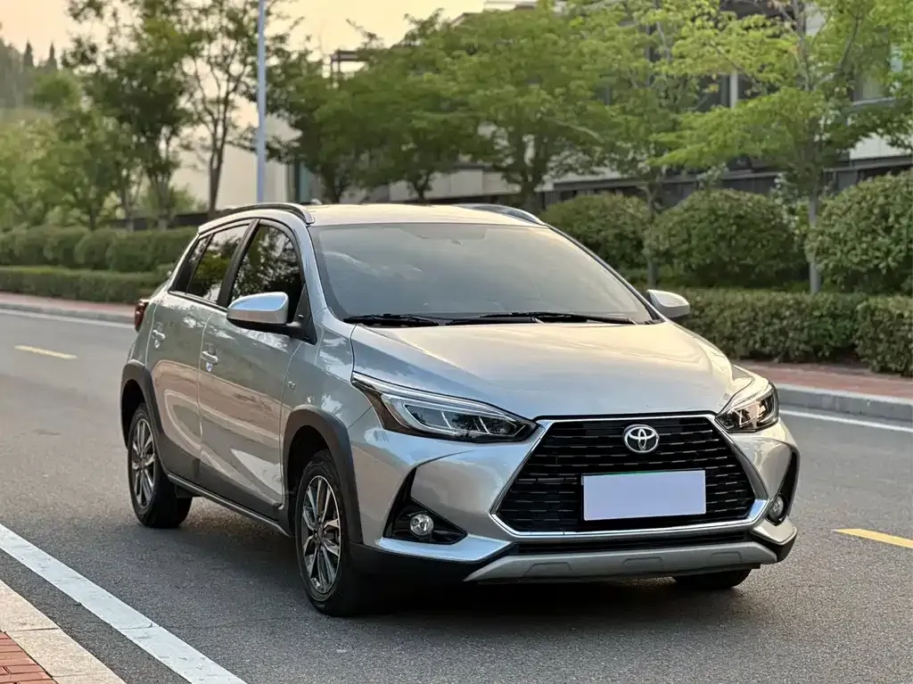 Toyota Yaris L — фото 7