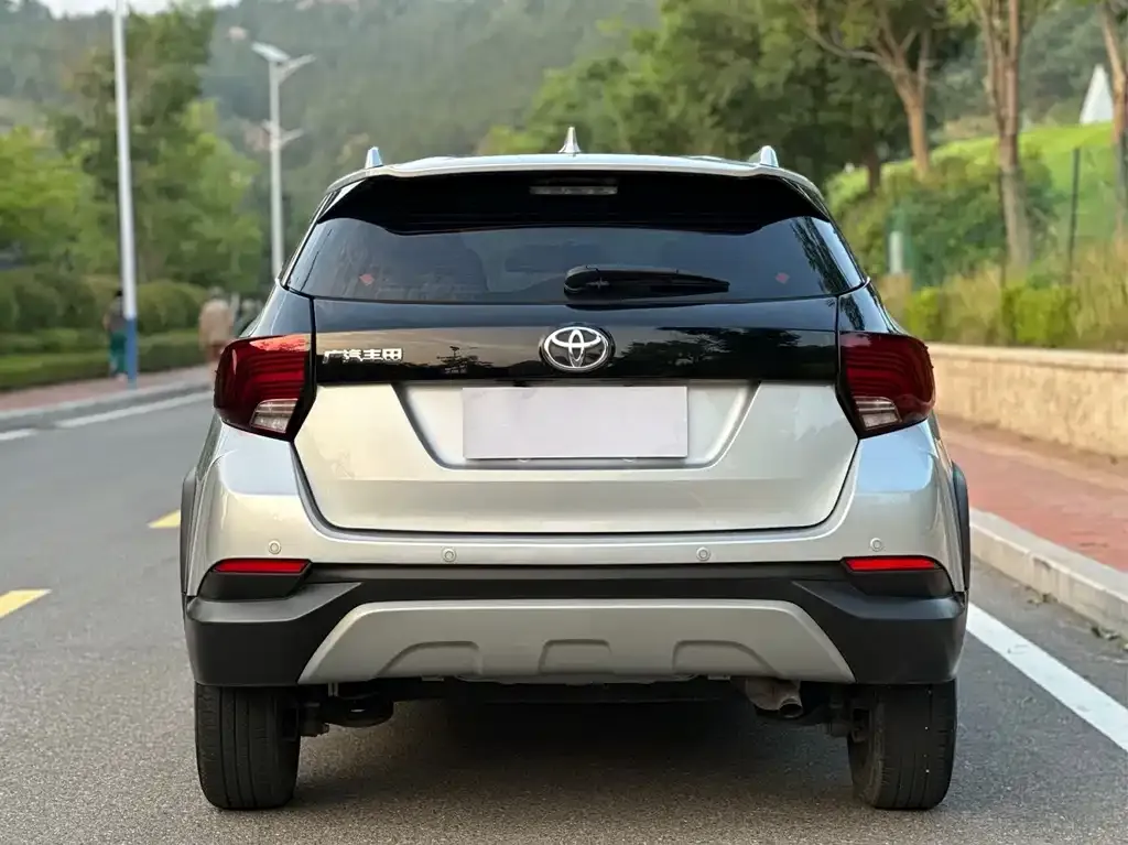 Toyota Yaris L — фото 3
