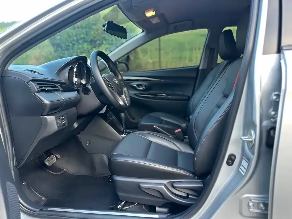 Toyota Yaris L — фото 8