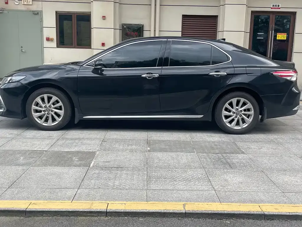 Toyota Camry — фото 6