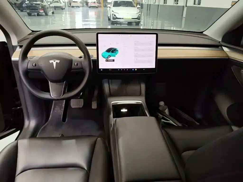 Tesla Model Y — фото 3