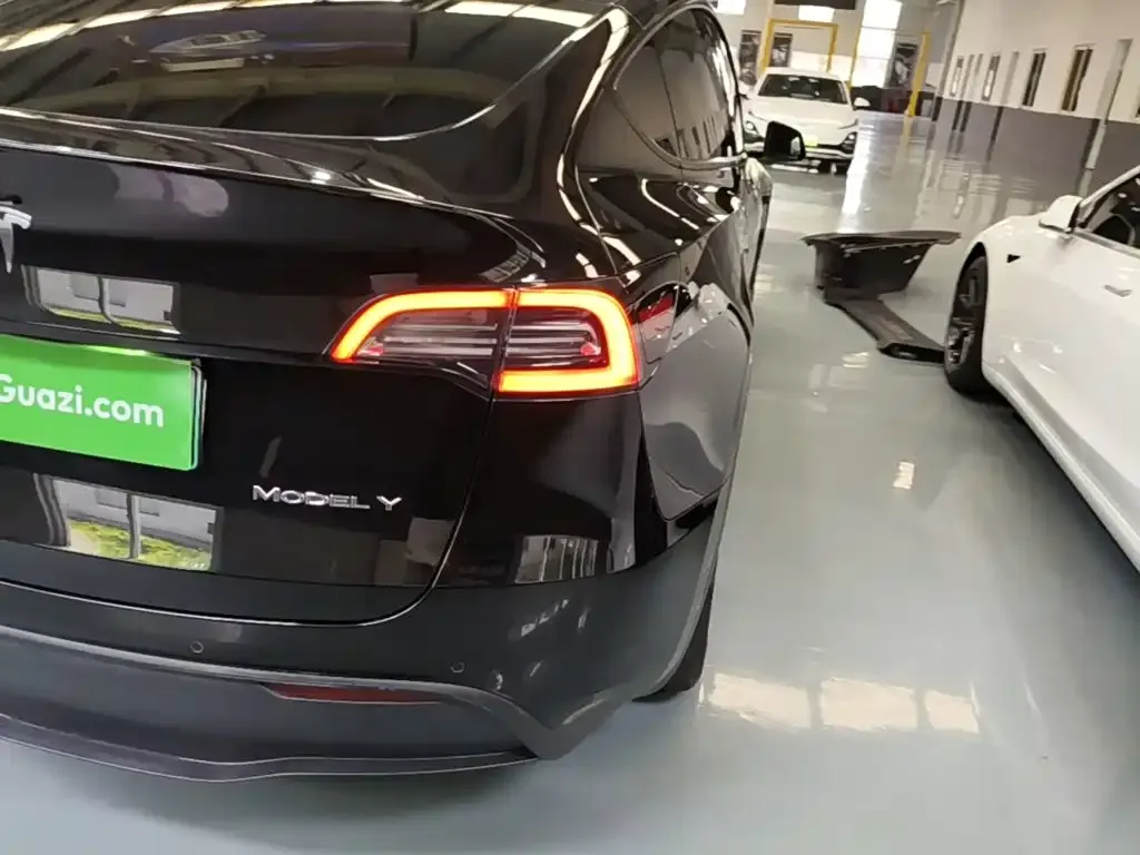 Tesla Model Y — фото 6