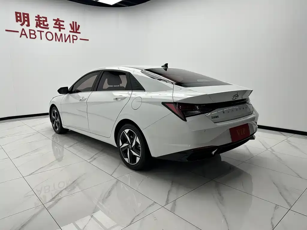 Hyundai Elantra — фото 9