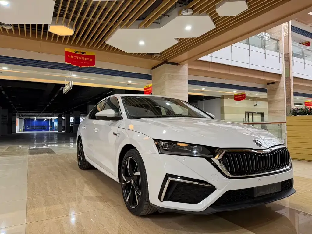 Skoda Octavia — фото 7