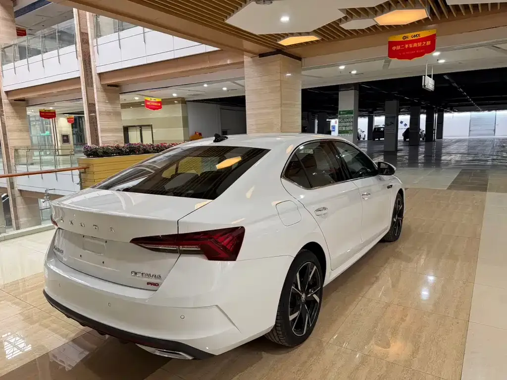 Skoda Octavia — фото 4