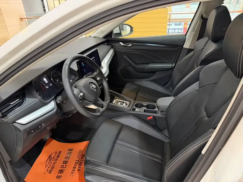 Skoda Octavia — фото 2
