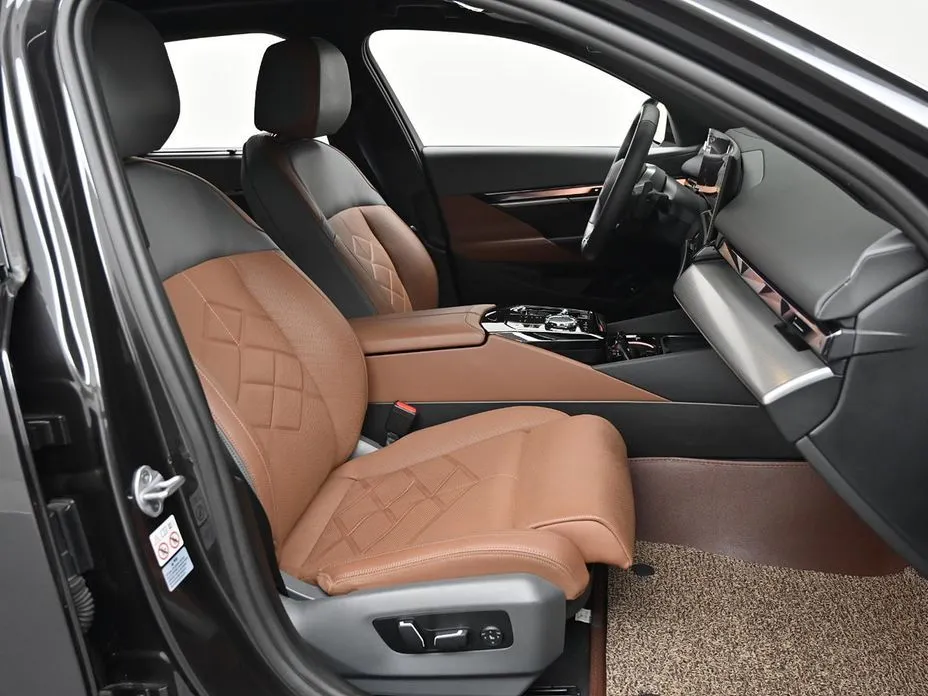 BMW 5-Series 2024 из KR, фото 7