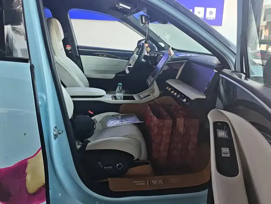 Geely Galaxy L7 — фото 10