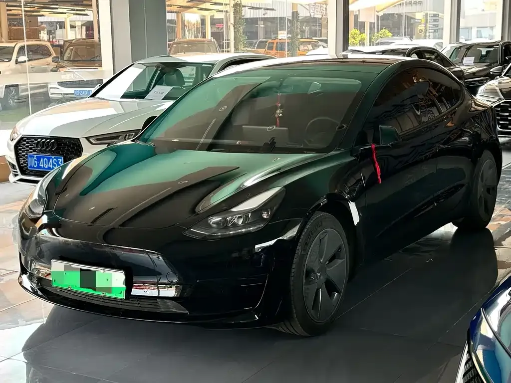 Tesla Model 3 — фото 1