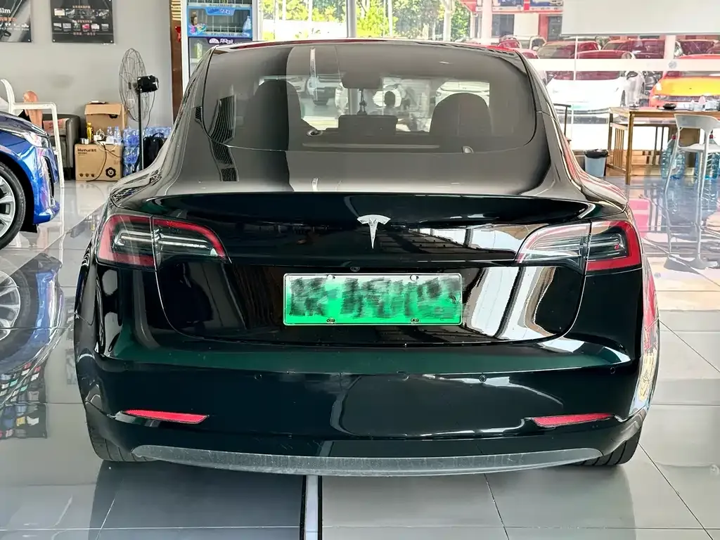 Tesla Model 3 — фото 5