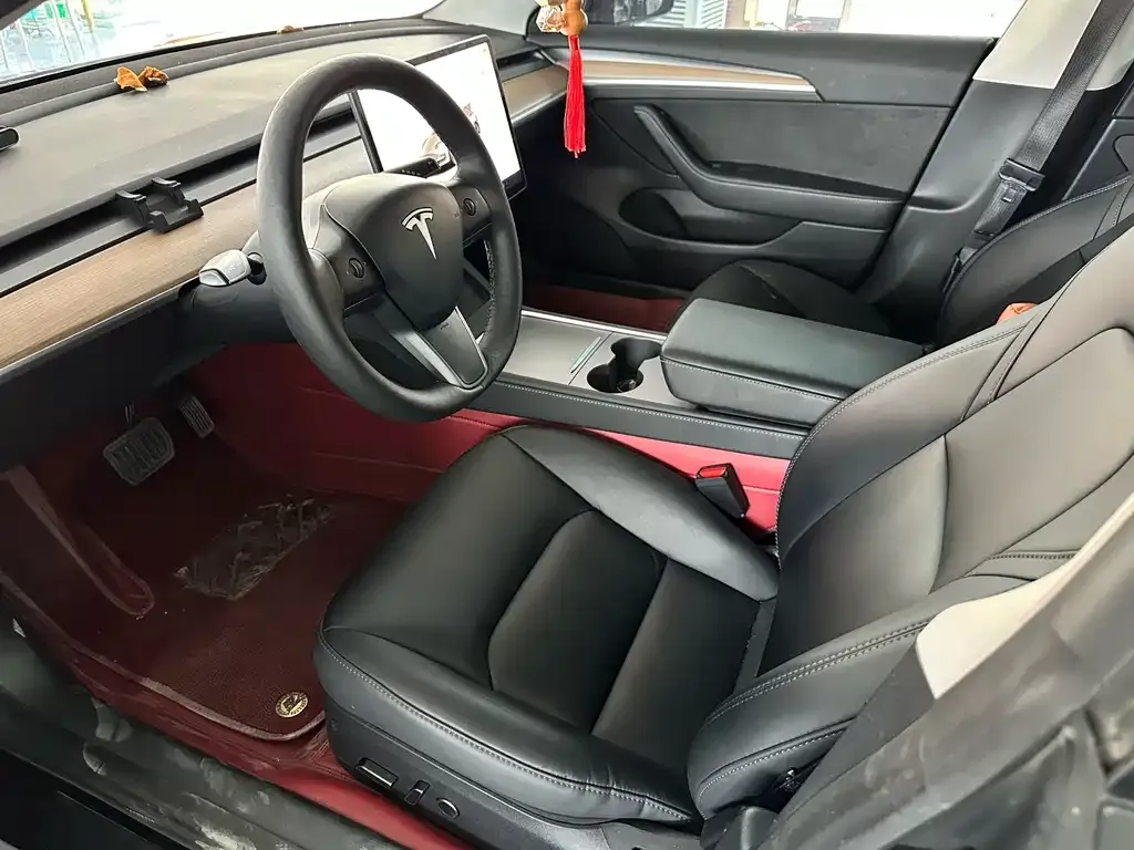 Tesla Model 3 — фото 4