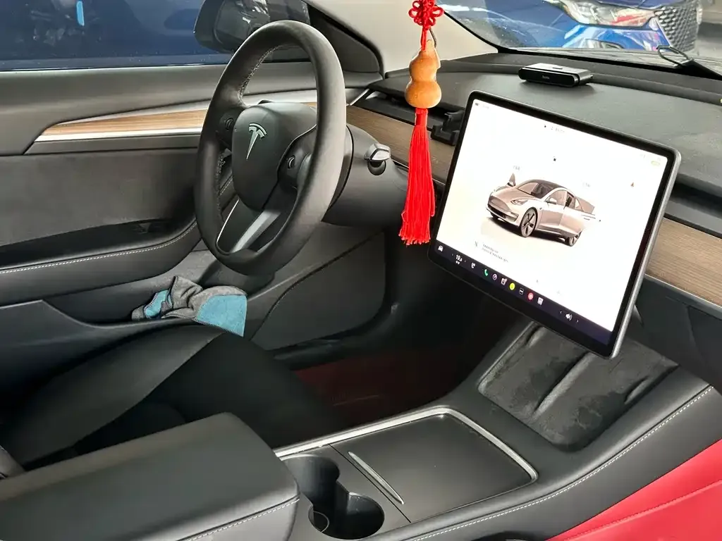 Tesla Model 3 — фото 3