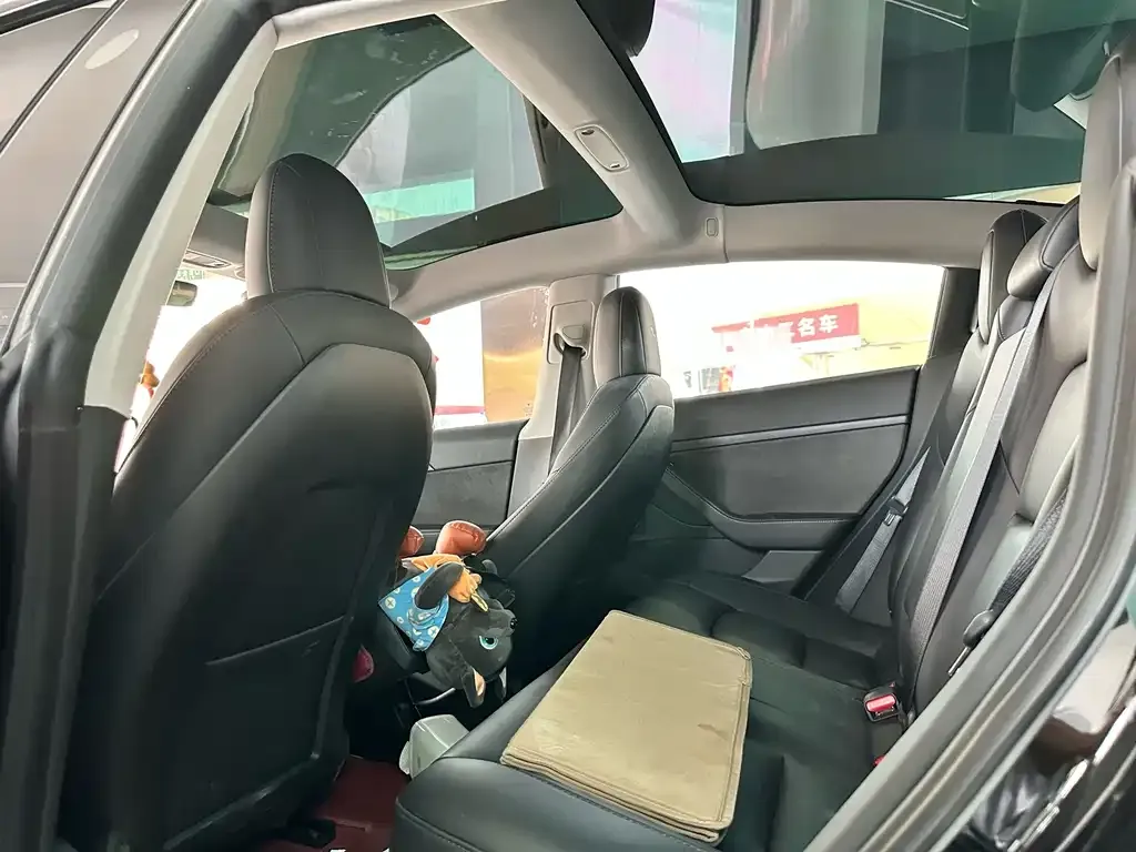 Tesla Model 3 — фото 10