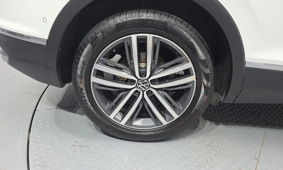Volkswagen Tiguan — фото 7