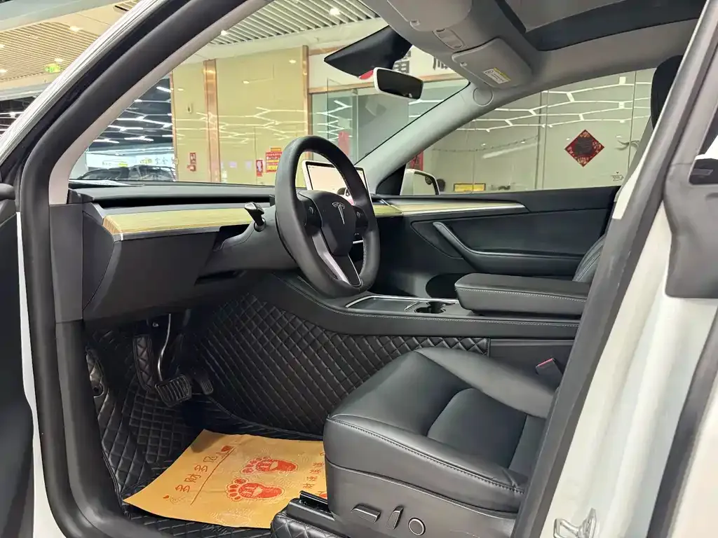 Tesla Model Y — фото 3