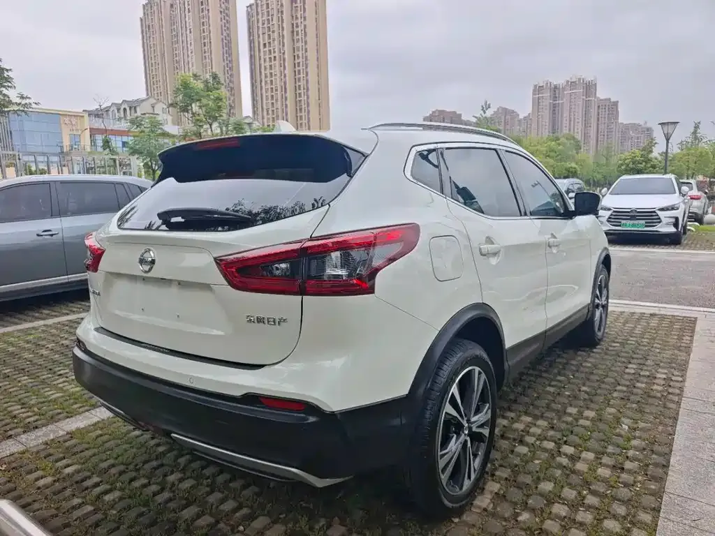 Nissan Qashqai — фото 10