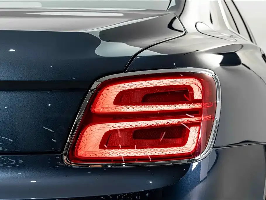 Bentley Flying Spur — фото 10