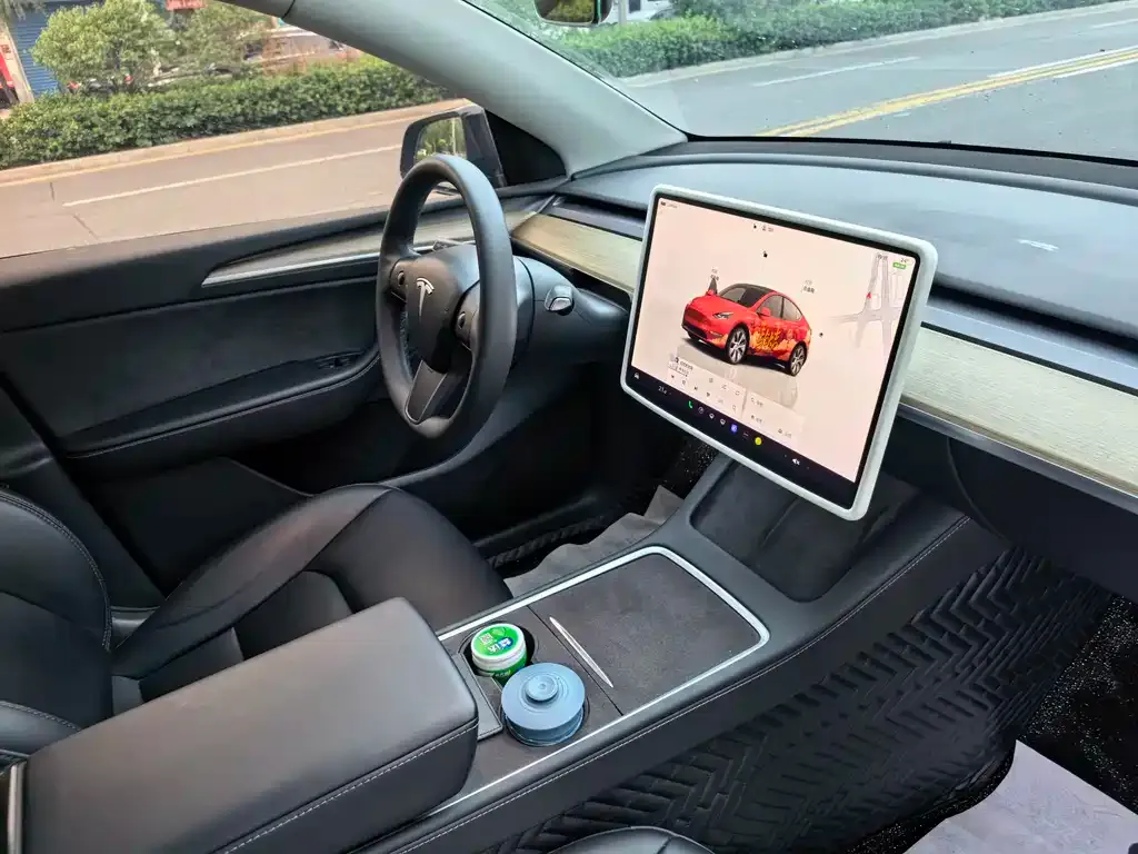 Tesla Model Y — фото 3