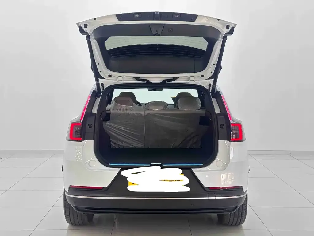 Volvo XC70 Plug-in Hybrid — фото 3