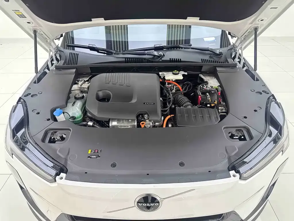 Volvo XC70 Plug-in Hybrid — фото 8